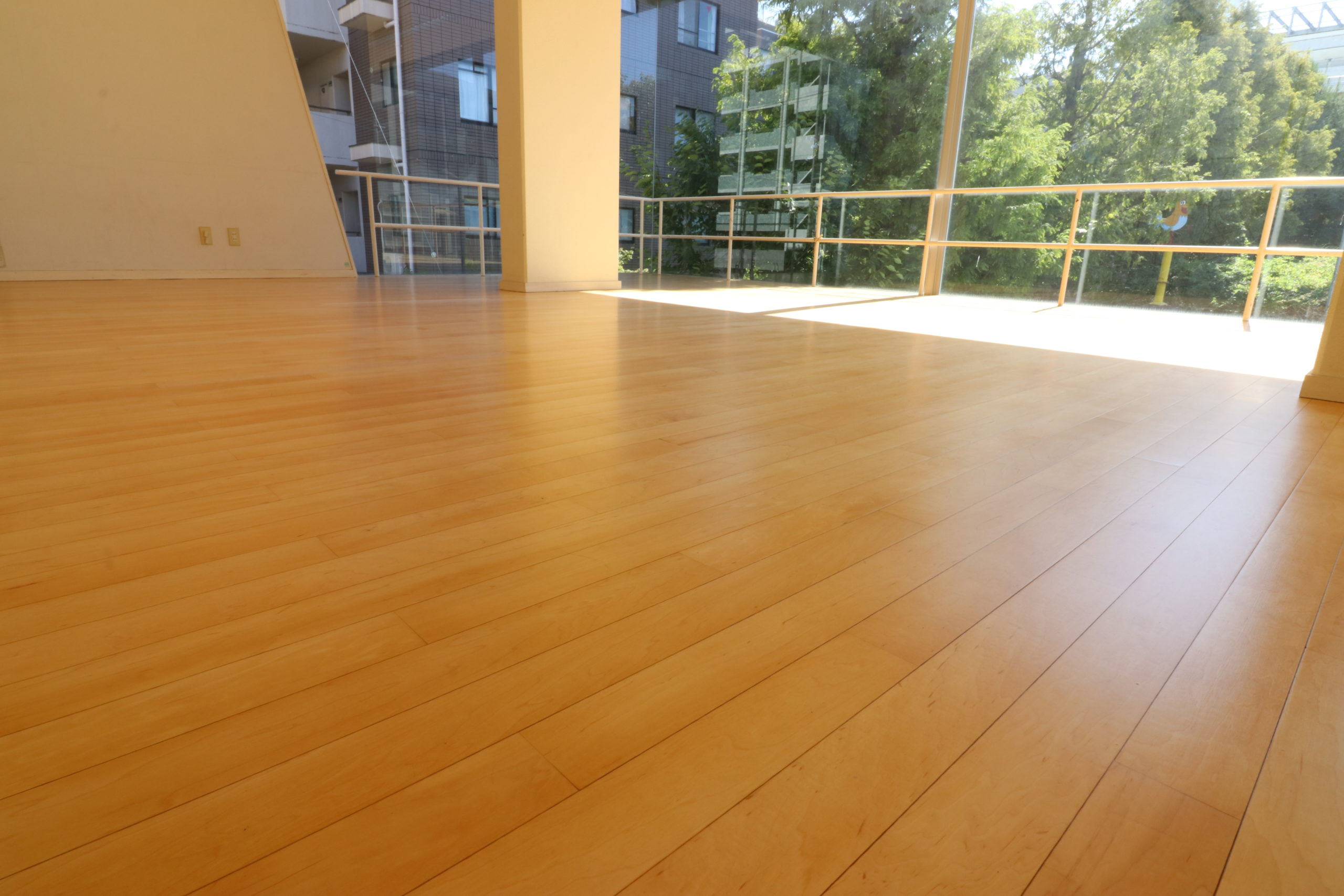 木製床の再生 床リノベ とことんリボーン大阪市住吉区 ひまわり幼稚園様 ①