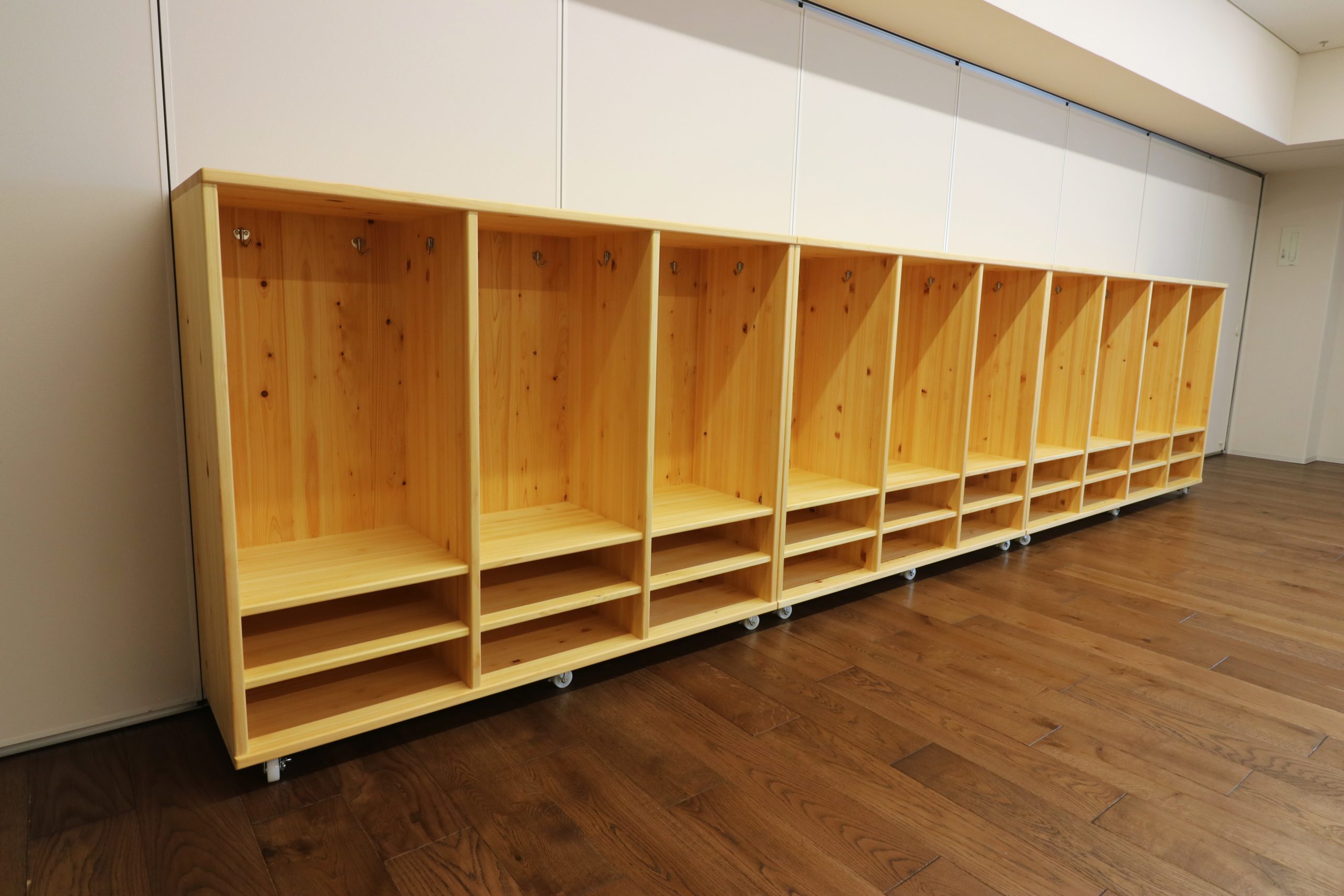 木製家具　ロッカー、画用紙棚 大阪市阿倍野区 ももの木保育園様